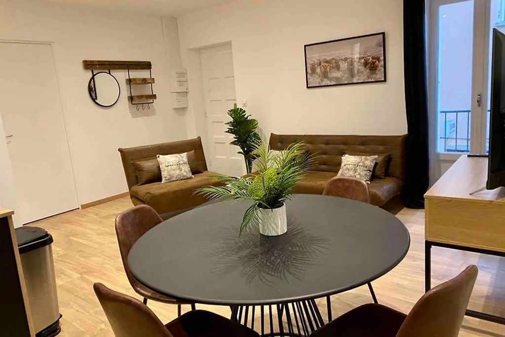 Apartment Appartement Proche Gare Neuf, Ambiance Highland Valence